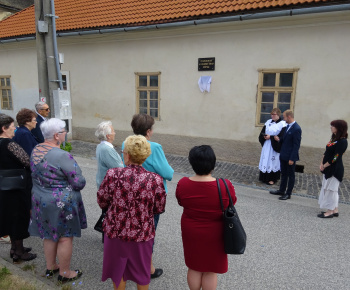 Ambrozi - odhaľovanie pamätných tabúľ